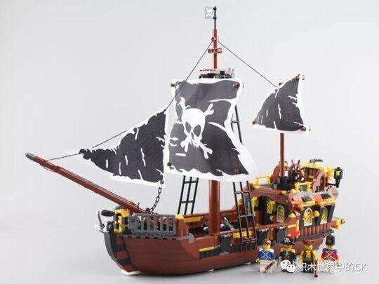 Конструктор Пиратский корабль Бог Бури 982001, 722 дет., аналог Лего